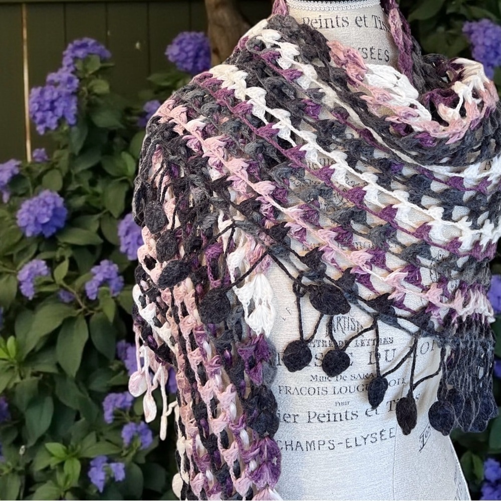 Vintage Multi Colored Purples Greys Creams Pinks Crocheted Shawl Wrap - Picture 6 of 17